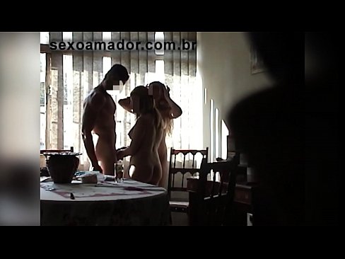 ❤️ دوستان سکس یک مرد غول پیکر و سه نفری را با او دعوت می کنند ️ پورن مقعد در fa.tukifporno.ru ❌❤